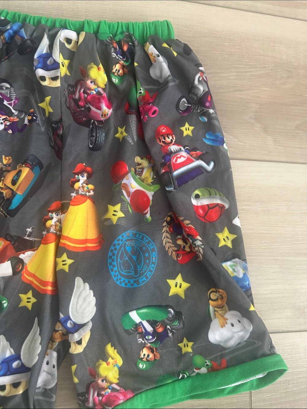 Kids Grey Character Short Pajama Set with Green Trim - Fun Print Size 7XL - Picture 12 of 13